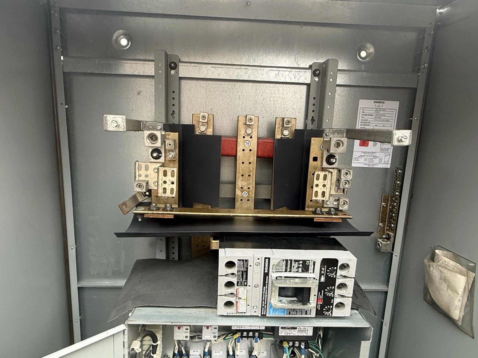 Used Siemens P4E75ML400ETS P4 Panelboard 400A 480/277V 3PH 400 Amp 3 Breaker Mbpass