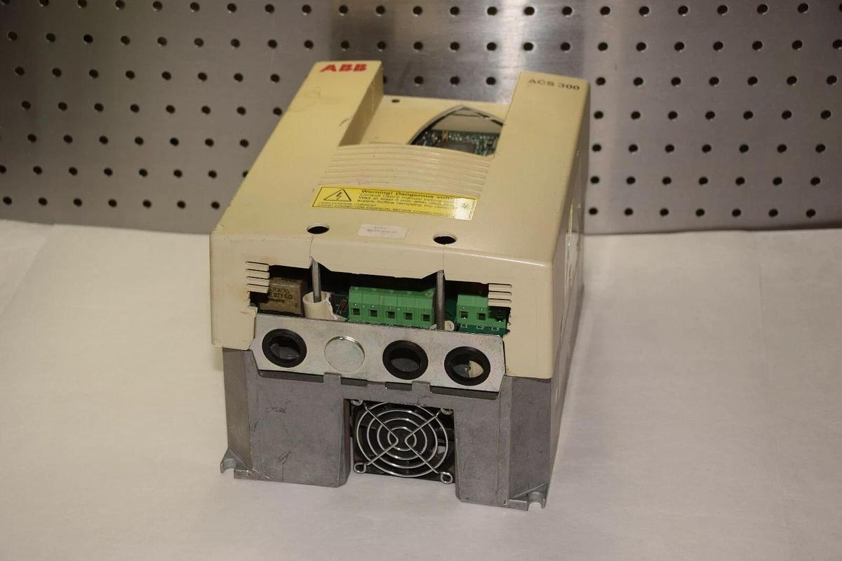 Used ABB VFD ACS300  ACS311-6P6-3 ACS3116P63 380/480V VARIABLE FREQUENCY DRIVE