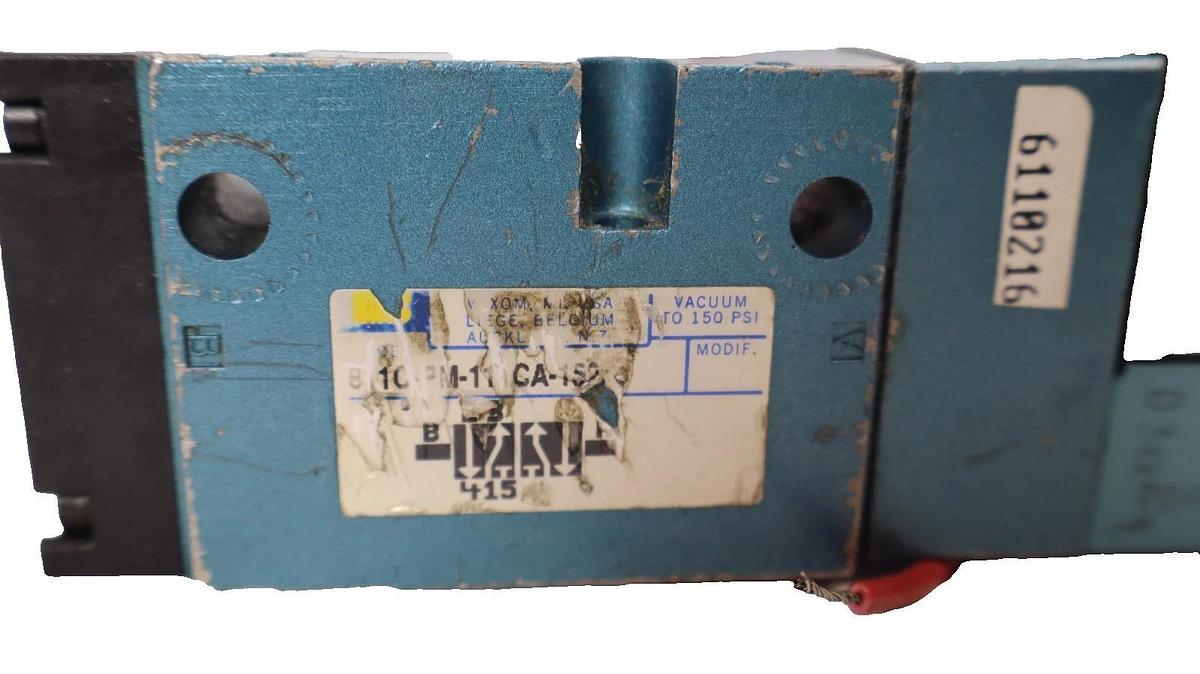 Used Mac Valves 811C-PM-111CA-152 4-Way Solenoid Valve with PME-111DAAA Valve
