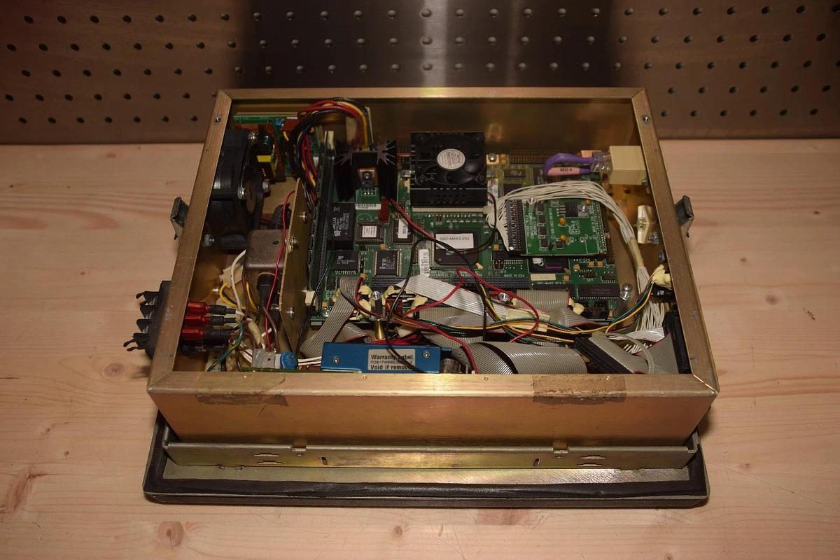 Used GE Fanuc Display Station 2000 Operating Panel 2BCM2-2D00-0001 IC752WTE000D