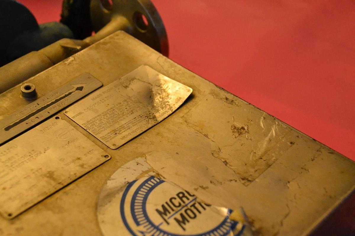 Used MICRO MOTION MASS FLOW SENSER TRANSMITTER DS025S113SU