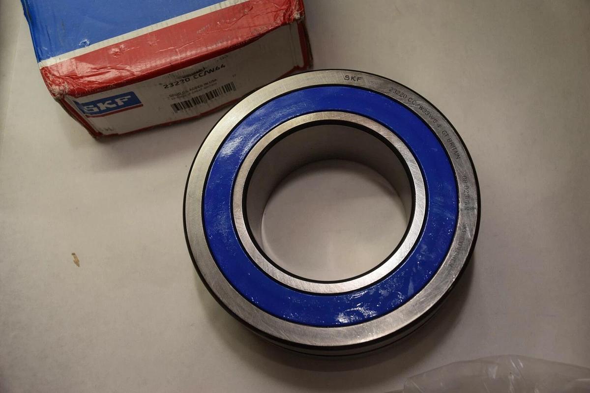 (New) SKF 23220 CC/W64 SOLID OIL BEARING