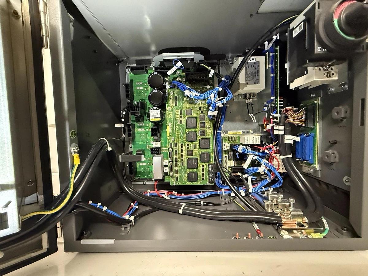 Refurbished Fanuc LR Mate 200iD Industrial Robot Controller A05B-2651-B011, for Robot Arm