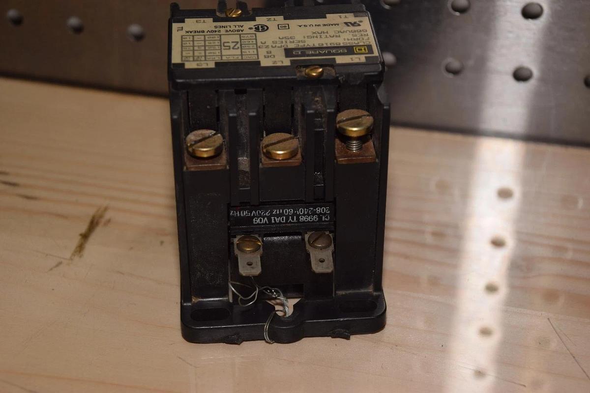 Used SQUARE D 8910 TYPE DPA23 SERIES A 35A 600VAC CONTACTOR