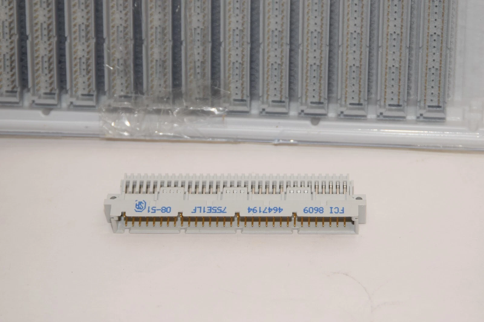 (NEW -Pk 16) AMPHENOL FCI 8609 4647194 755E1LF FC186094647194755E1LF Connector