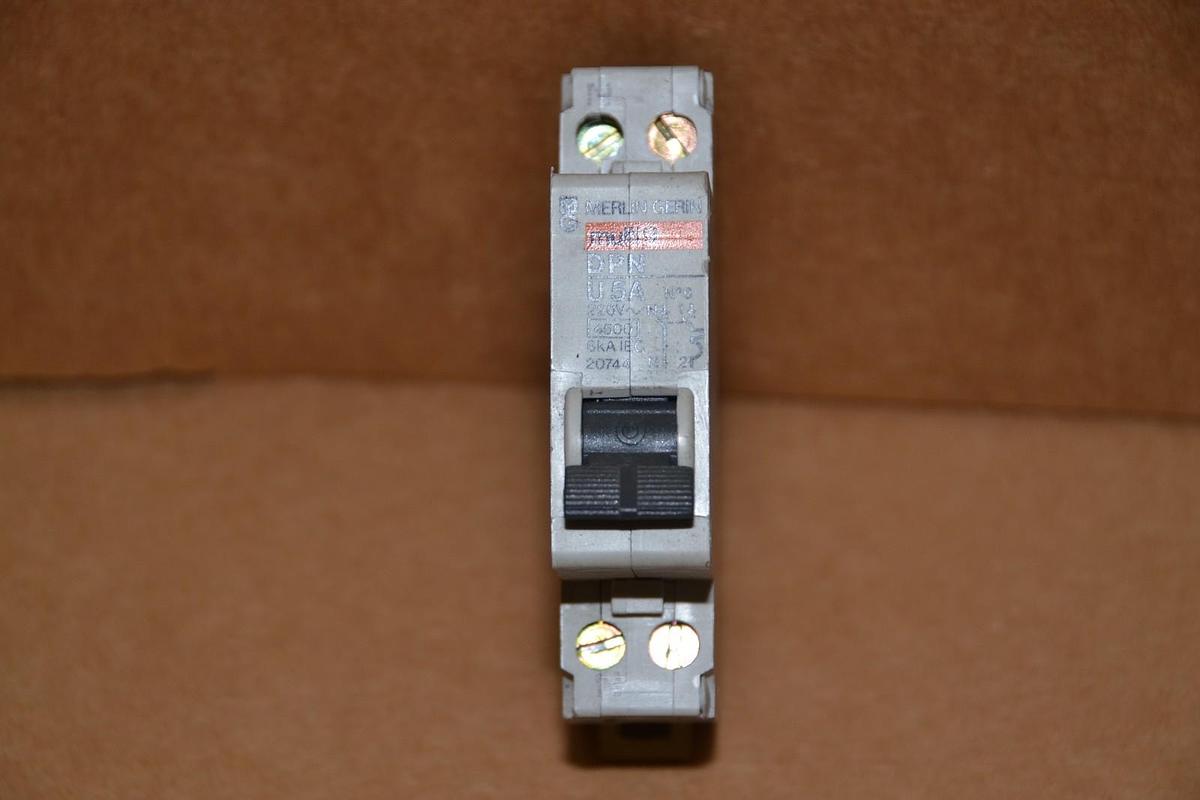Used MERLIN GERIN MULTI 9 DPN U5A 220V 5A 1POLE CIRCUIT BREAKER