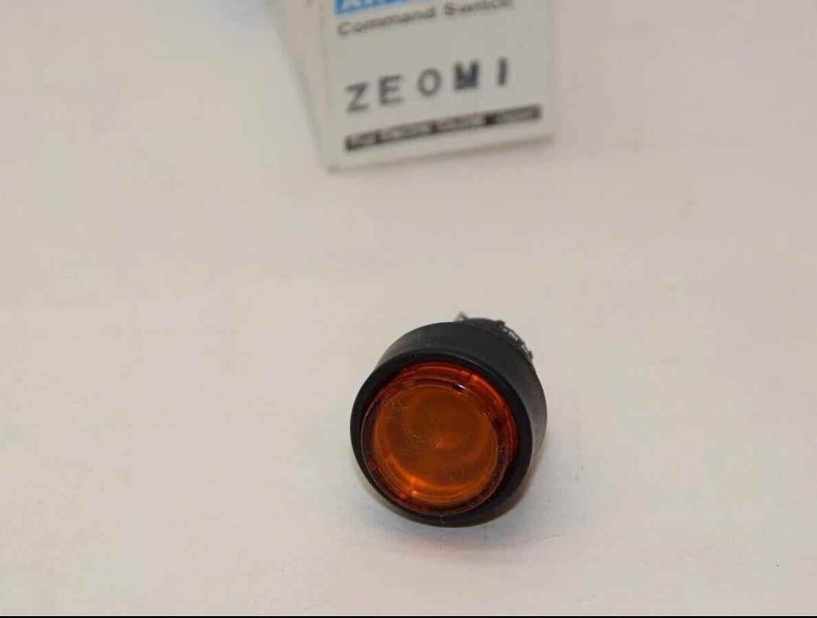 FUJI ELECTRIC AH165-2 AH165-2ZE ZE0MI Orange Push Button Command Switch (NEW)