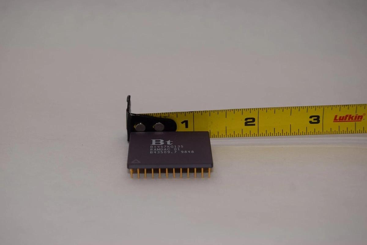 (NEW) BROOKTREE BT457KG135 RAMDAC 01 Integrated Circuit