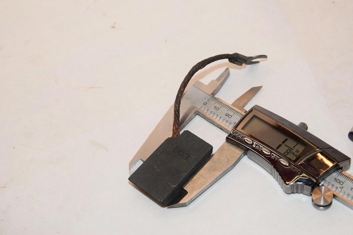 (NEW) SOUTHERN GL 603 #603 1-1/8" x 7/16" Carbon Brush