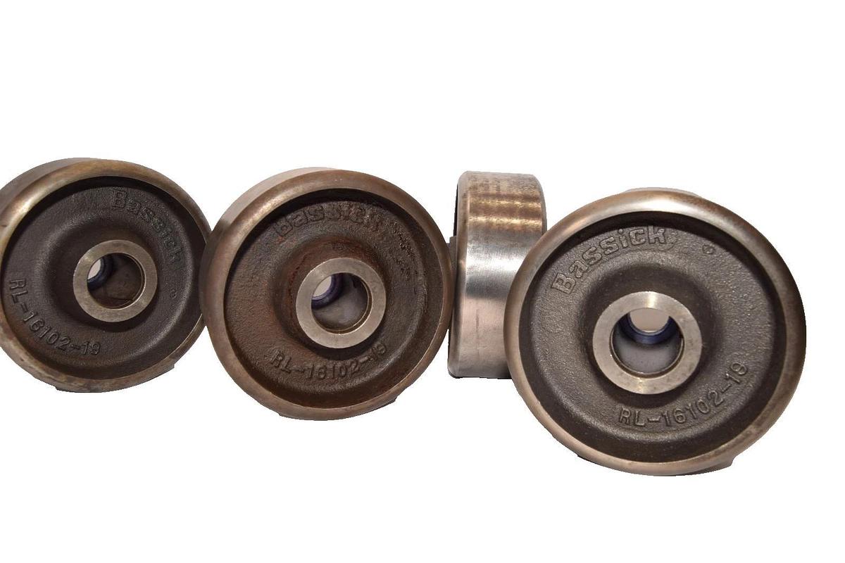 Bassick RL-16102-19 Vintage Heavy Duty Cast Irorn 5" x 2 Caster Wheels (New - 4)