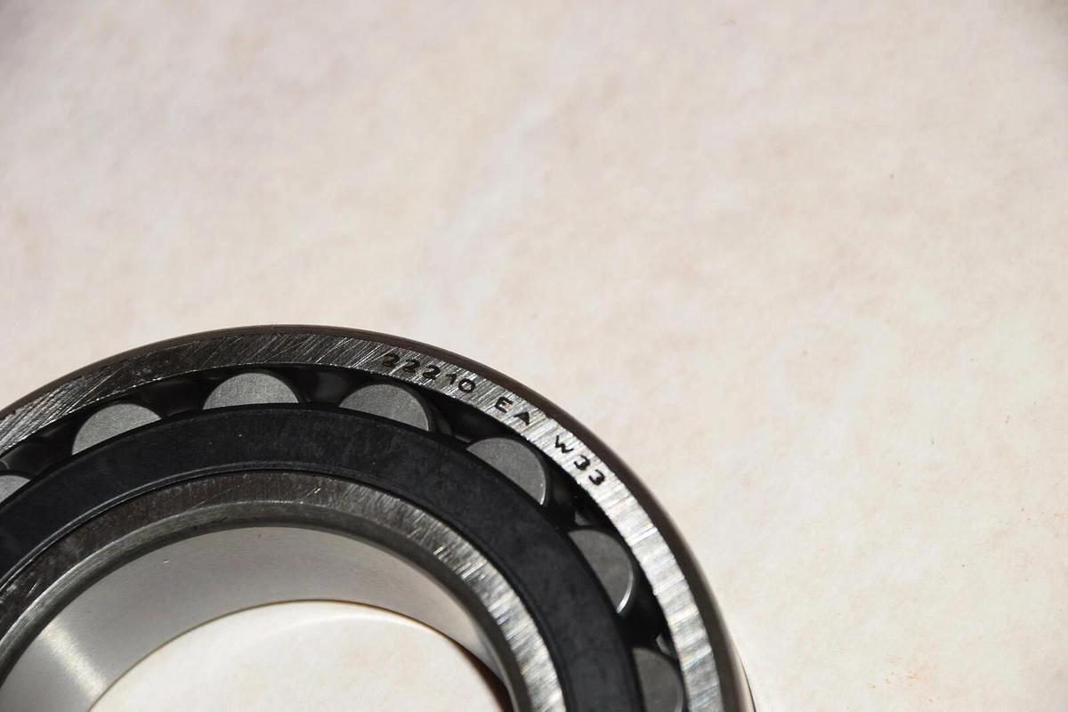 NEW SNR 22210 EA W33 22210EAW33 23.02.11 SPHERICAL ROLLER BEARING