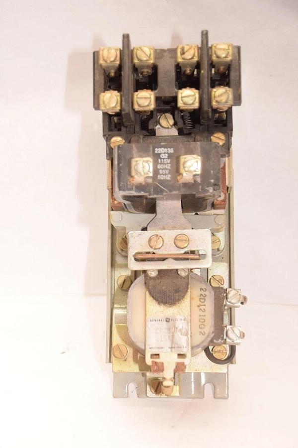 Used GE / GENERAL ELECTRIC CR2810A15AT2 Machine Tool Relay 115v coil