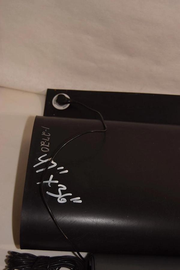 Used ARATRON AEI-DT020 ESD Monitor w/ 2 Mats 47"x36" & 60"x24" Wearwell Desk Mat Kit