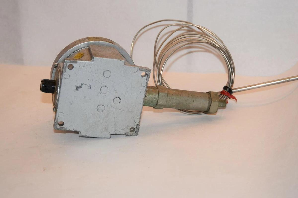 Used UE UNITED ELECTRIC E110 25-325°F 20A 125/250Vac Temperature Control