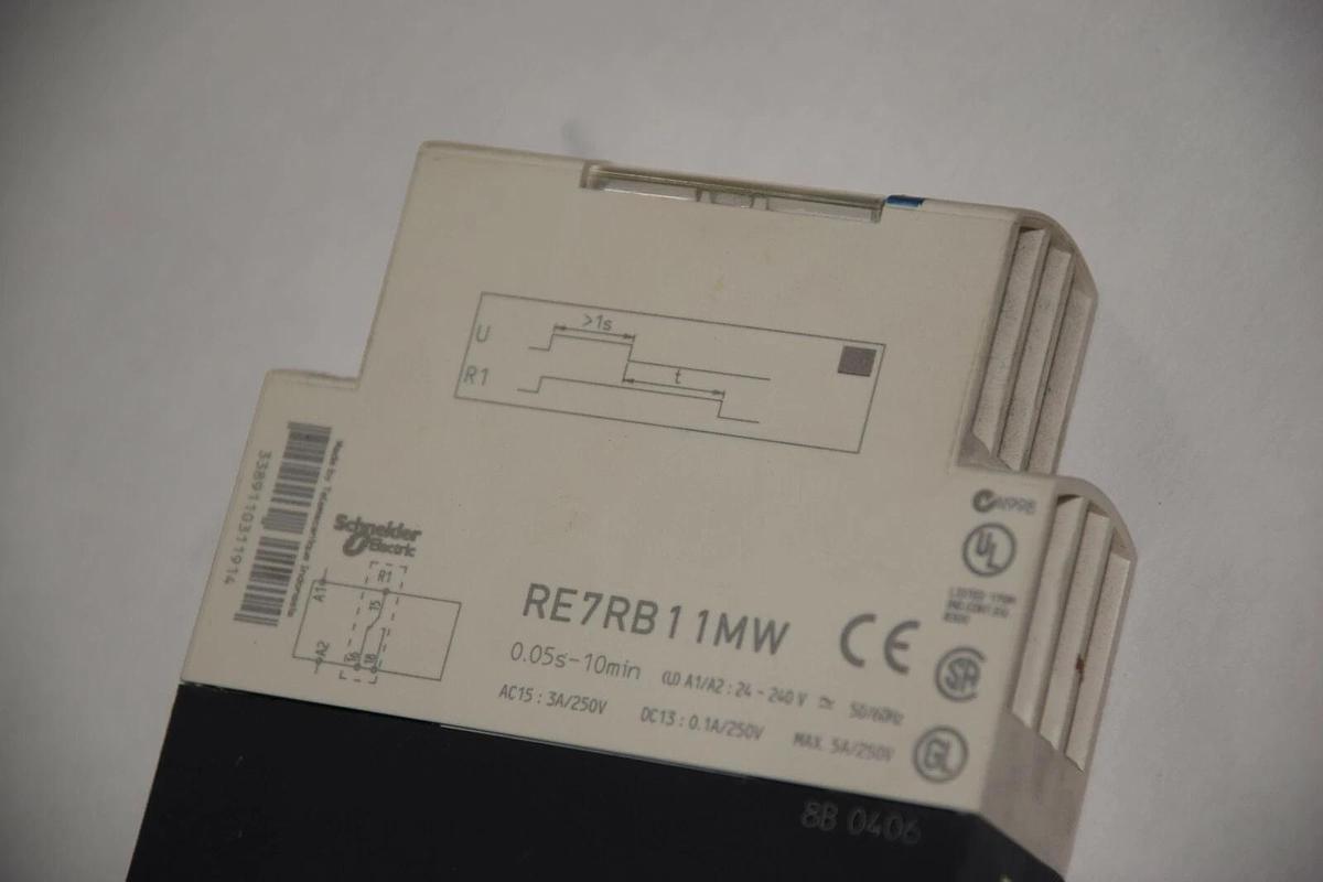 Used SCHNEIDER ELECTRIC RE7-RB11MW  0.05s-10min delay on time relay RE7RB11MW