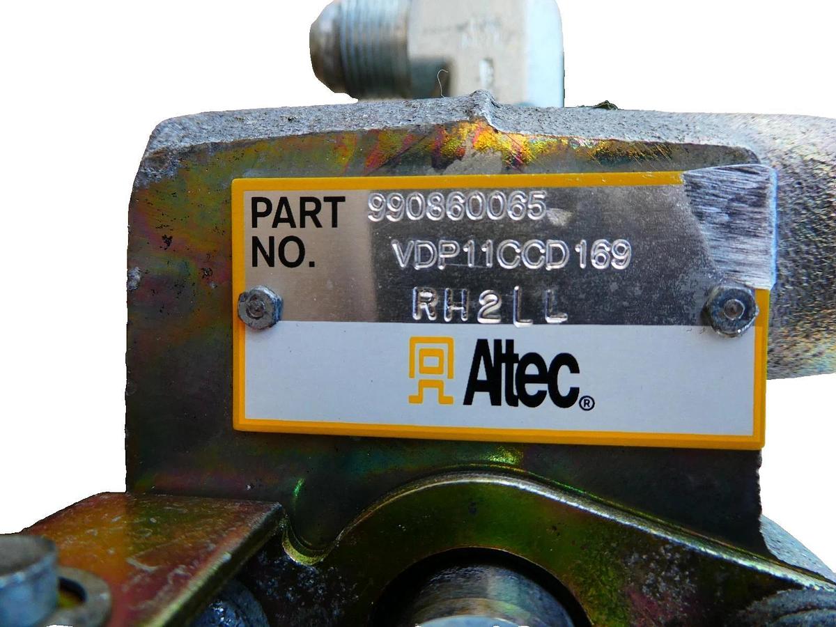 Used Altec 990860065 RH2LL Hydraulic Valve Block 3 spool Valve Manual pilot Operated