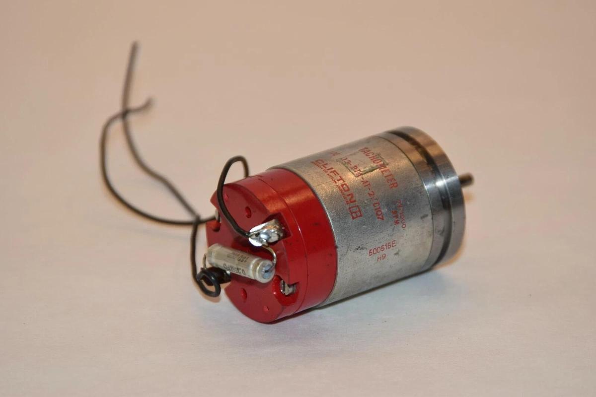 Used CLIFTON 13-DTA-AT-2/C107 13DTAAT2/C107 DC TACHOMETER