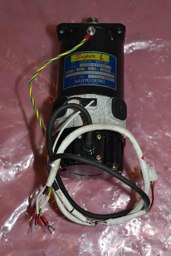 Used SUPER L DC SERVO MOTOR L730-039E84 L730 039E84 L730039E84 32 V 10.5A 10.5 A AMPS