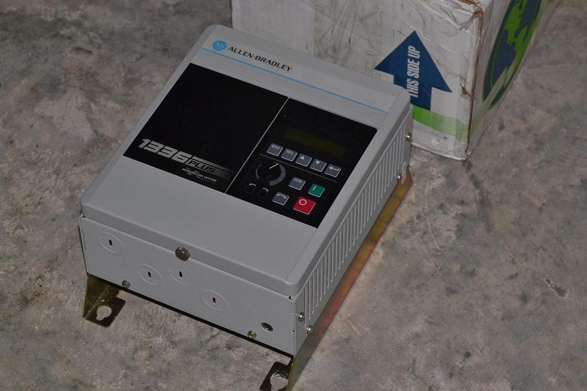 ALLEN BRADLEY VARIABLE SPEED AC DRIVE 1336S-BRF10-AA-EN-HA1-L6 SER D