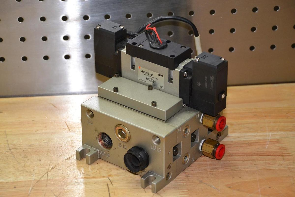 Used SMC VFS3210-5E VFS32105E SOLENOID VALVE ON MANIFOLD