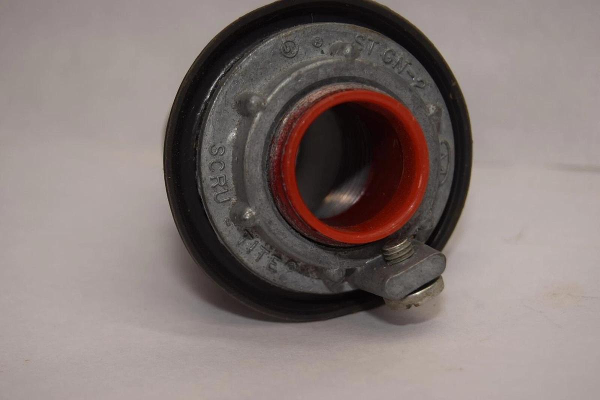 MYERS STGN-2 Scru-Tite 1/2" .5" PVC Conduit Knockout Hub Fitting Connector NEW