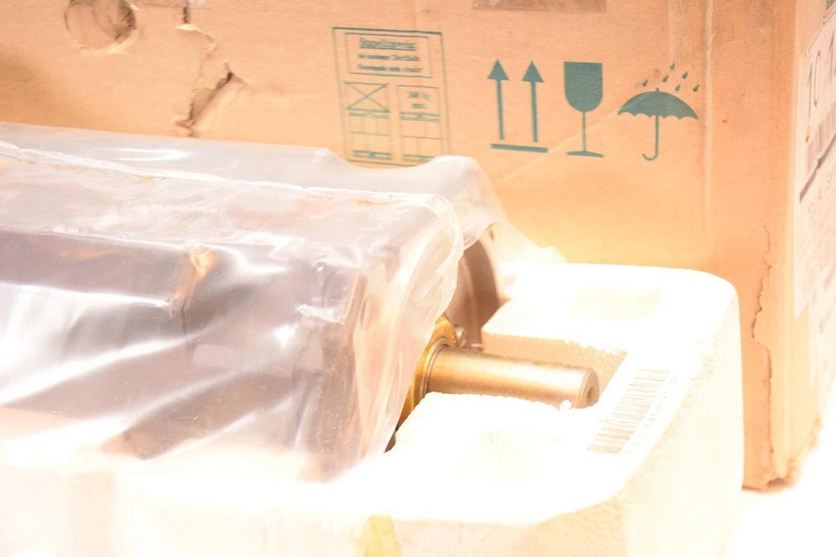 SIEMENS 1FT60646AC713EG1 1FT6064-6AC71-3EG1 2000rpm 9.5nm AC Servo Motor NEW