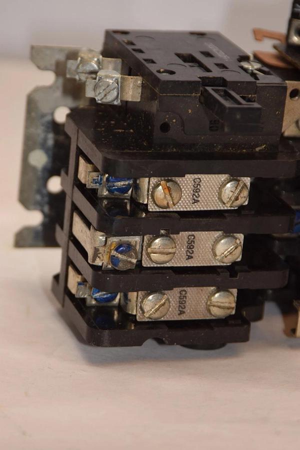 Used GE GENERAL ELECTRIC CR306C0**AATA Size 1 Starter 120V Coil CR324C310F9X Relay