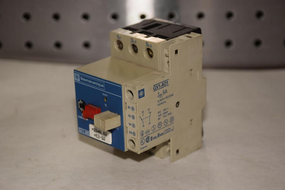 Used TELEMECANIQUE GV1-M02 W/GV1-A01 0,16-0,25AMP 660V 50/60Hz MANUAL MOTOR STARTER