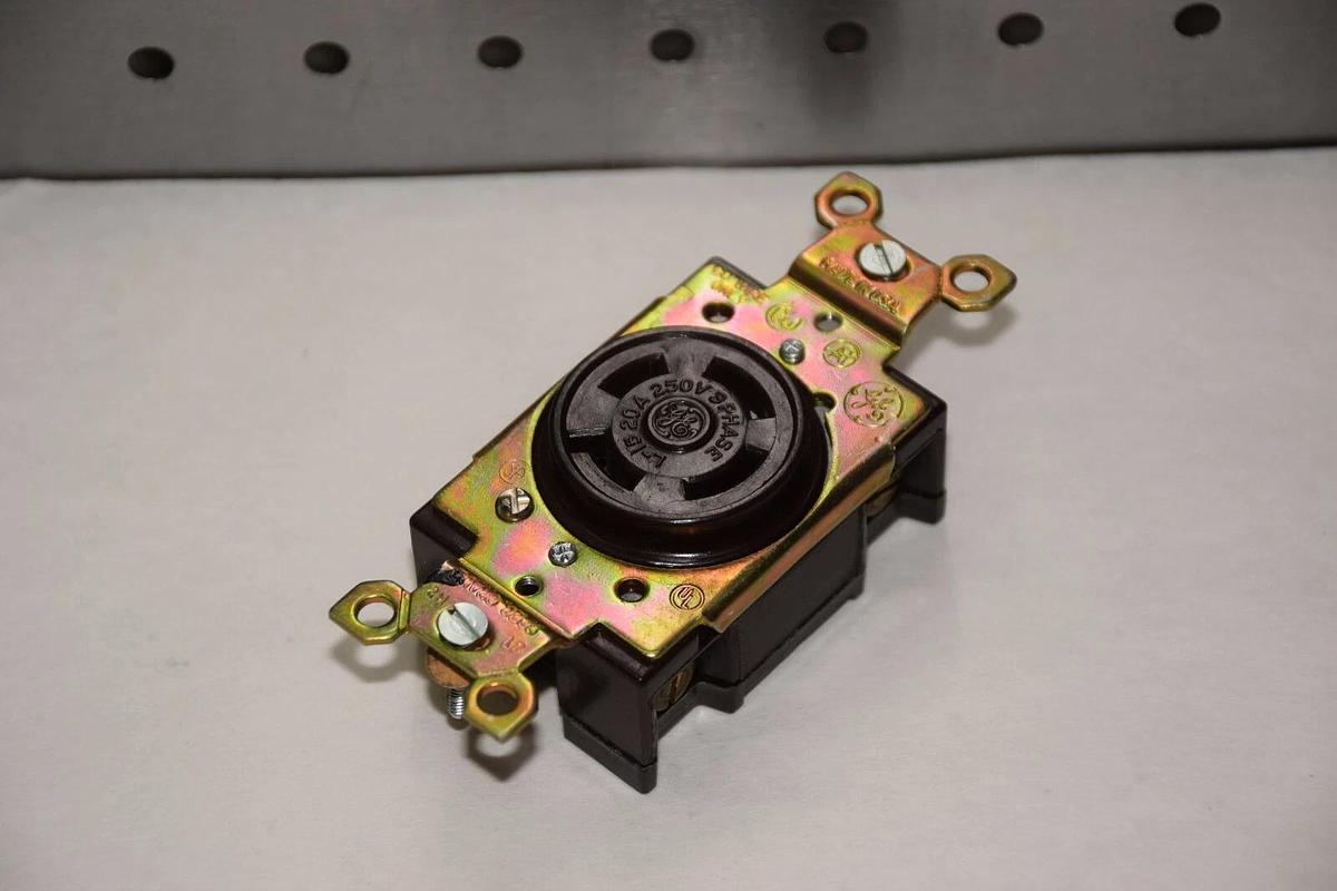 GE GENERAL ELECTRIC L-15 20A 250V 3 PHASE TWIST LOCK RECEPTACLE NEW