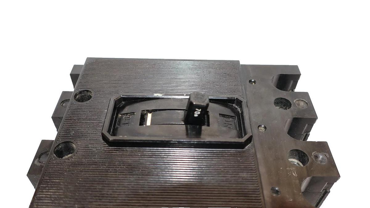Used ITE Circuit Breaker 70A 70 Amp 3 Pole ET-1577 ET1577 AW-27 240v