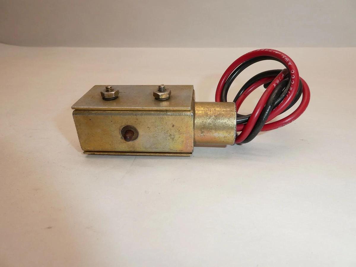 Used MICRO SWITCH RK-RSX2 15A, 125,250 OR 480VAC SNAP LIMIT SWITCH