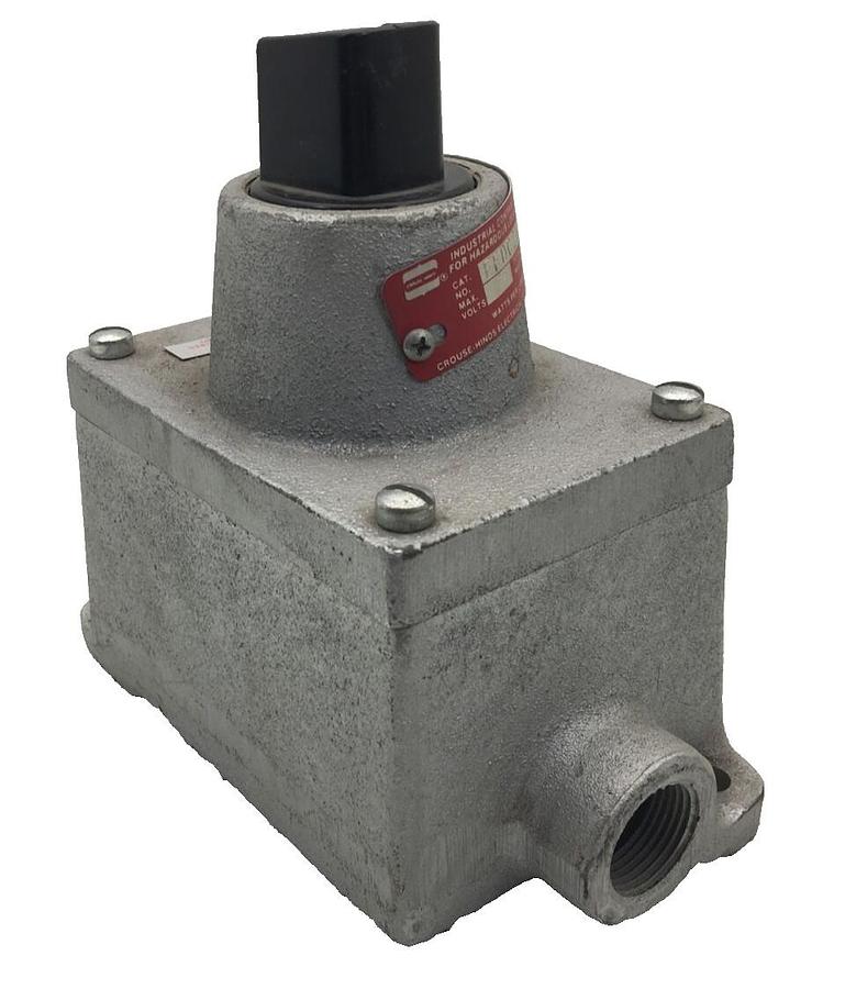 Used CROUSE HINDS DS666 NX SWITCH ENCLOSURE FOR HAZARDOUS LOCATIONS