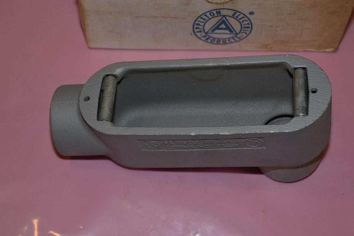 APPLETON ELECTRIC COMPANY MALL IRON FORM 35 UNILETS LB150-M LB150 M LB150M NEW