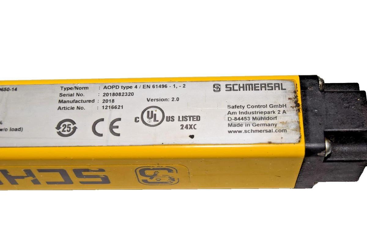 Schmersal Safety Light Curtain SLC440-E-0650-14 Emitter 24VDC (New)