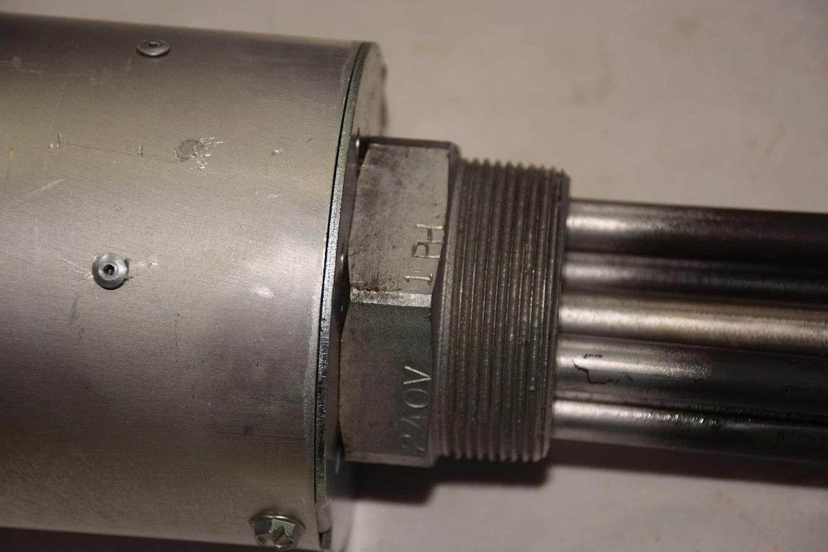 ACCUTHERM 422 55 502 N 19 F4 42255502N19F4 1.5kw 1PH 240V 750W TANK HEATER NEW