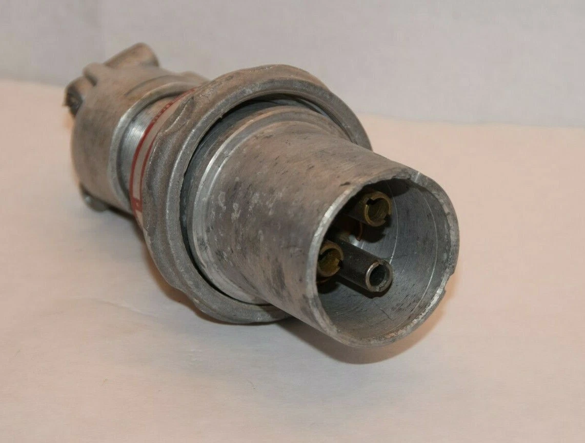 (NEW) CROUSE HINDS FP 323 2W 3P 30 AMP Weatherproof Delayed Action Plug