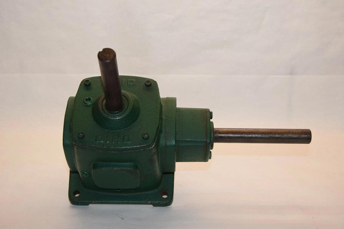 HUB CITY 0221-16991 RA1 Ratio 1/2 1:2 F SR Dual Shaft Rt Angle Gear Reducer NEW