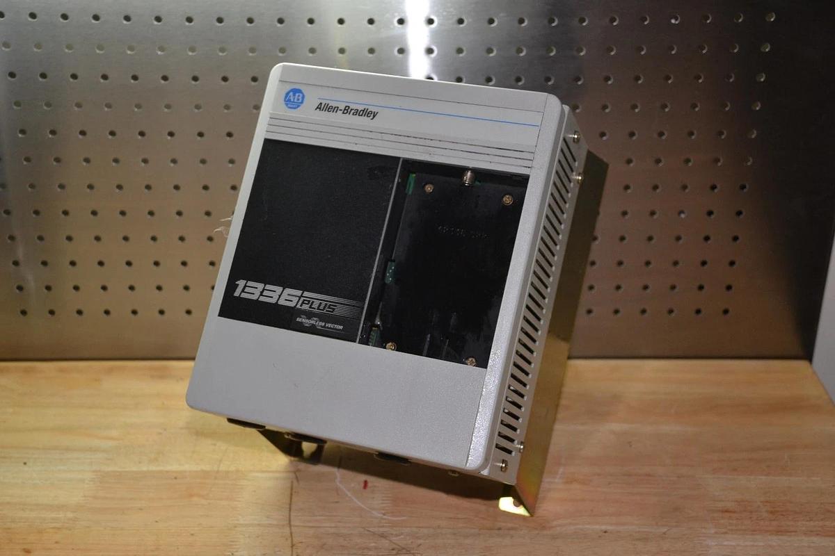 Used ALLEN BRADLEY 1336S-BRF50-AA-EN-L5 380/460V 10.7A 3PH 50/60Hz 1336 PLUS DRIVE