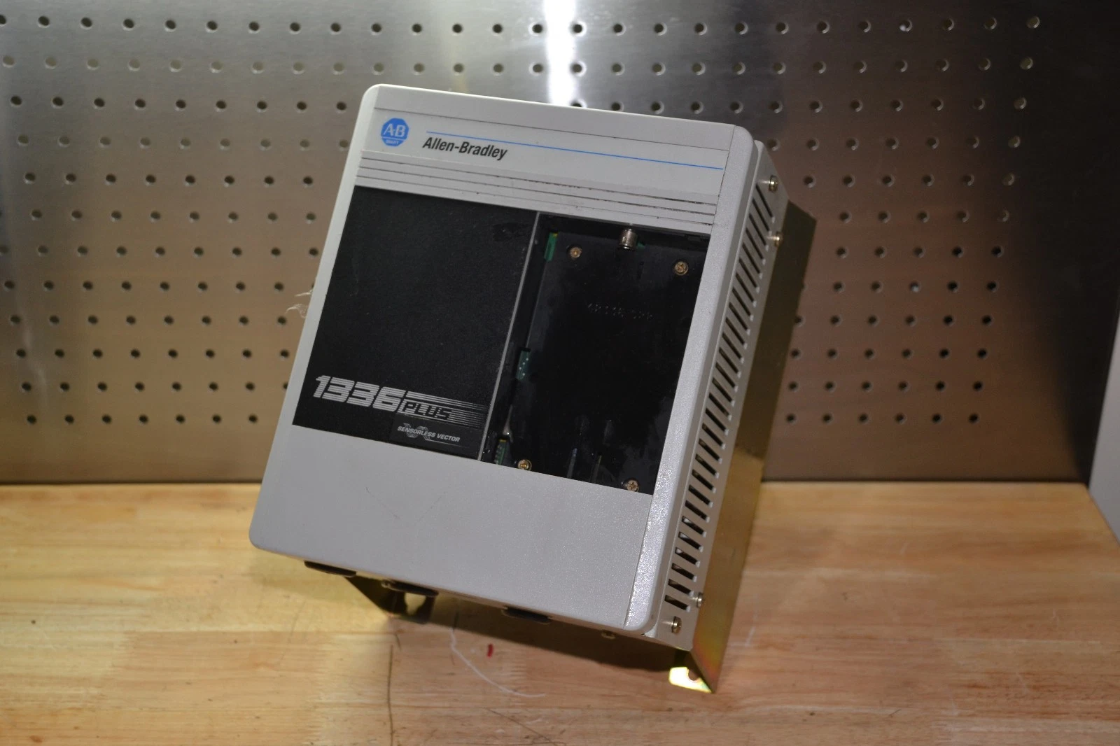 Used ALLEN BRADLEY 1336S-BRF50-AA-EN-L5 380/460V 10.7A 3PH 50/60Hz 1336 PLUS DRIVE