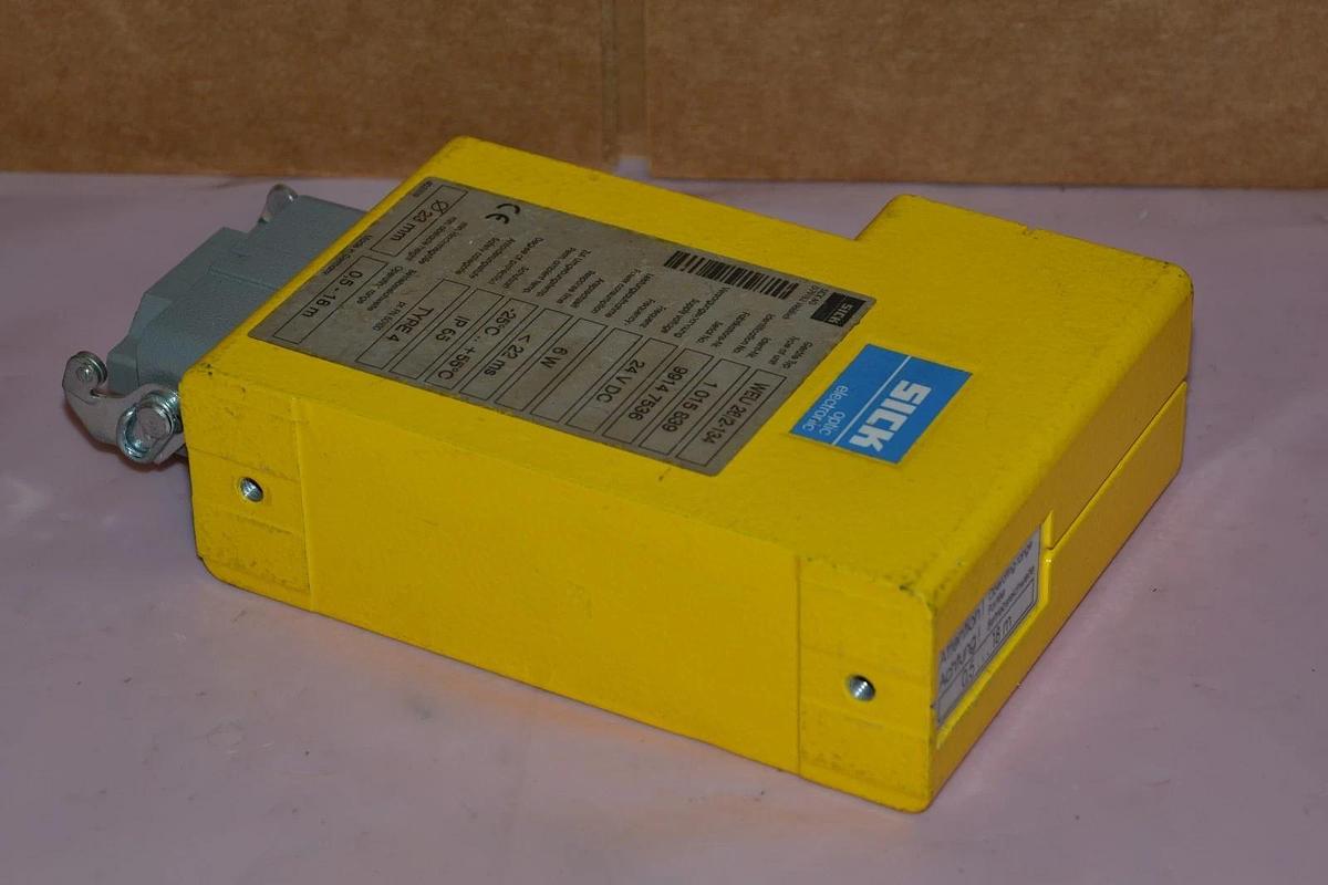 Used Sick Optic Electronic Sensor Scanner WEU 26/2-134 1 015 839  24vdc Range: .5-18m
