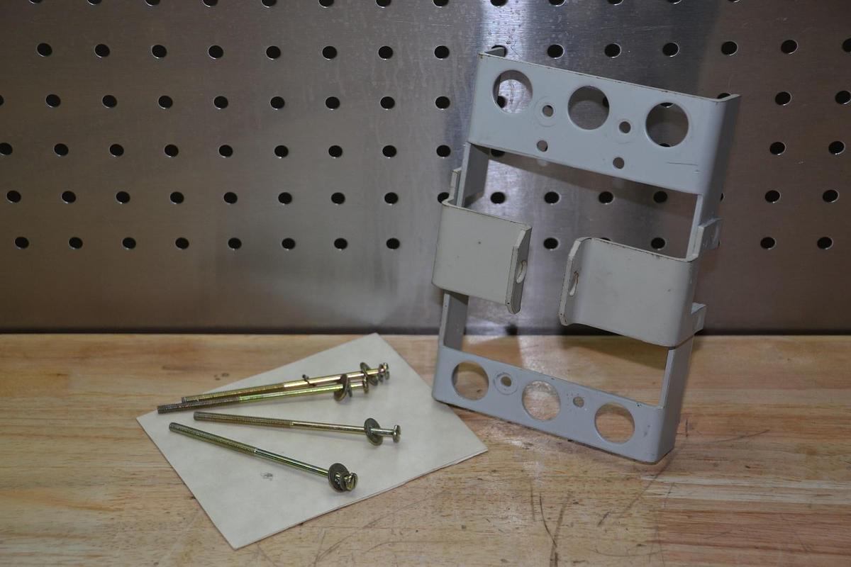 Used GE SAFETY LOCK OUT PLATE FOR TED136YT100 BREAKER