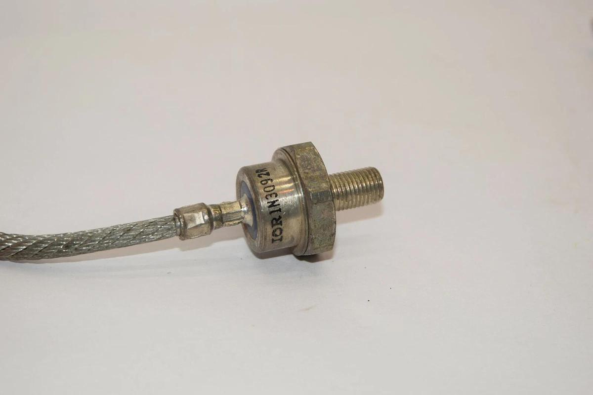 (NEW) IOR 1N3092R Thyristor