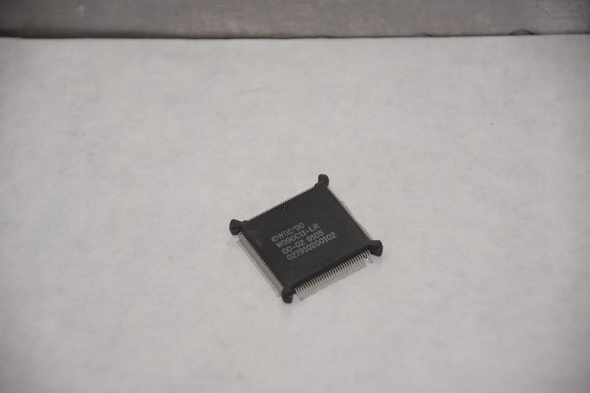 WESTERN DIGITAL WD90C11-LR VIDEO OUTPUT GRAPHICS CONTROLLER NEW