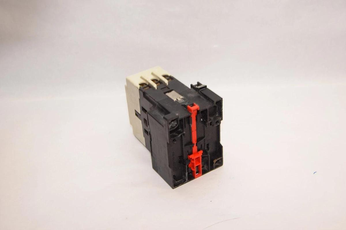 Used SQUARE D PF1.00 Class 8502 Type PF1 Contactor 110/120V 50/60Hz Coil