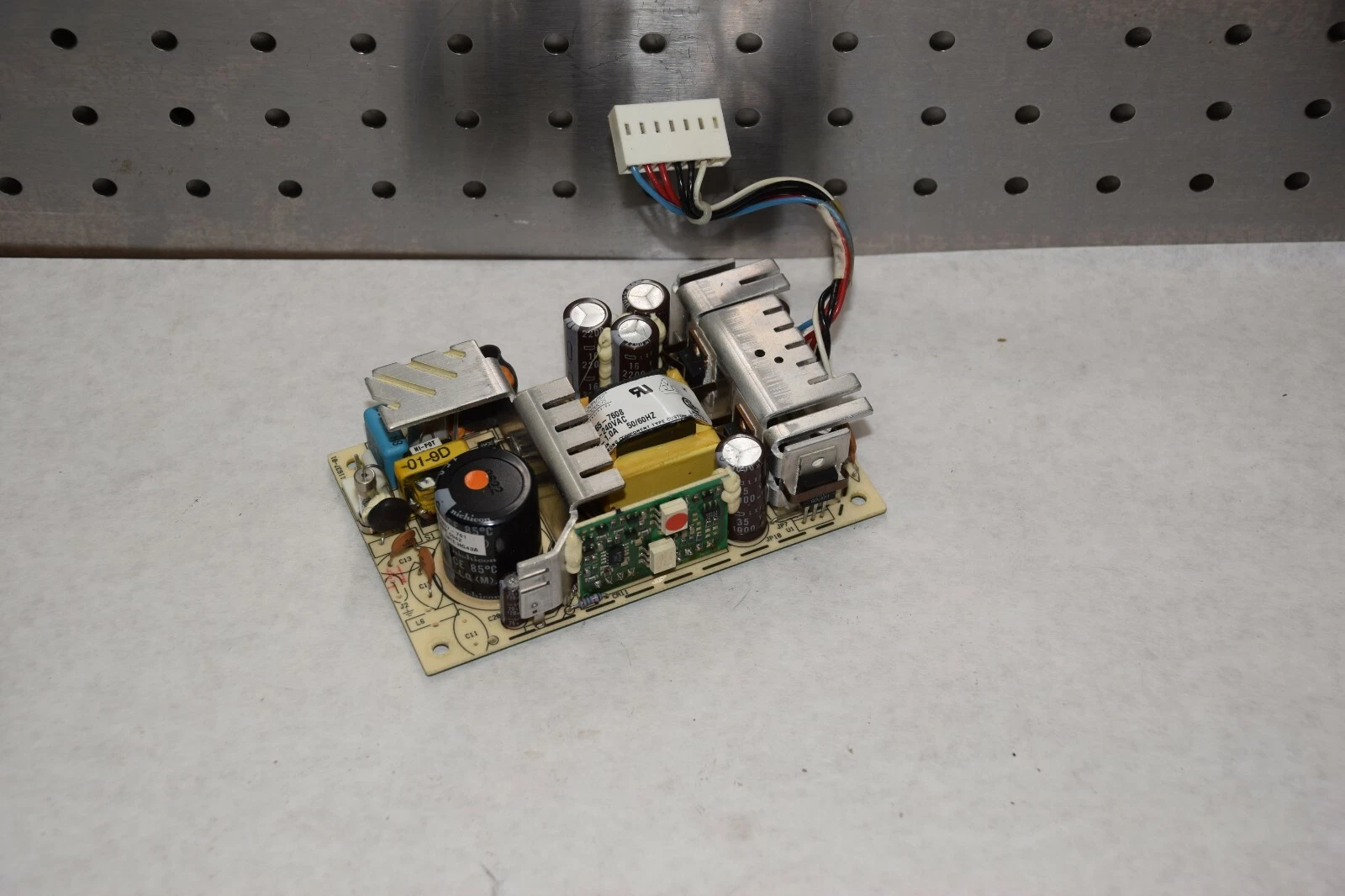 Used COMPUTER PRODCUTS NLP65-7608 100-240VAC 1.8-1.0A 50/60Hz POWER SUPPLY