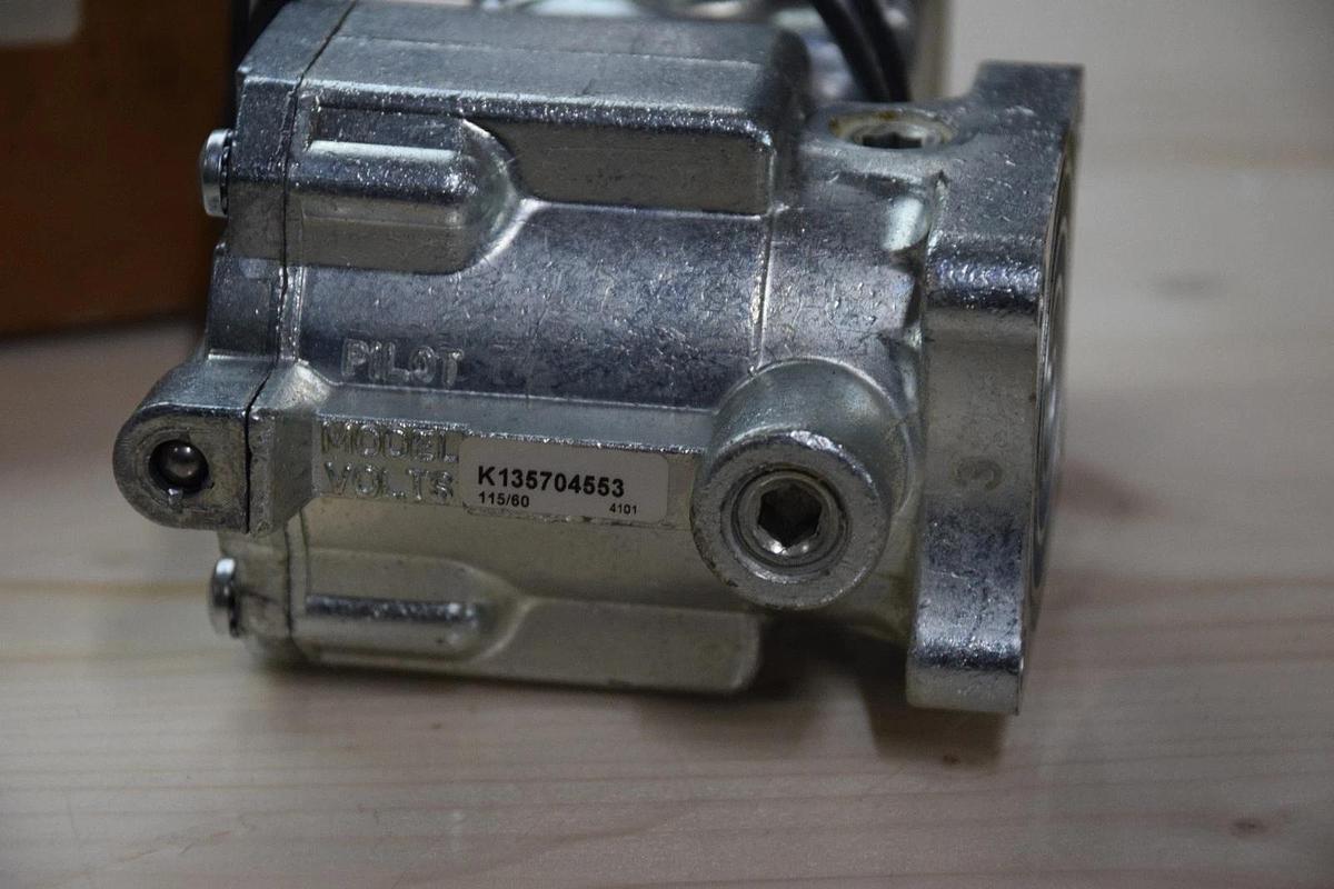PARKER K135704553 3NOX JIC LT 0-125 115/60Hz PILOT VALVE  NEW