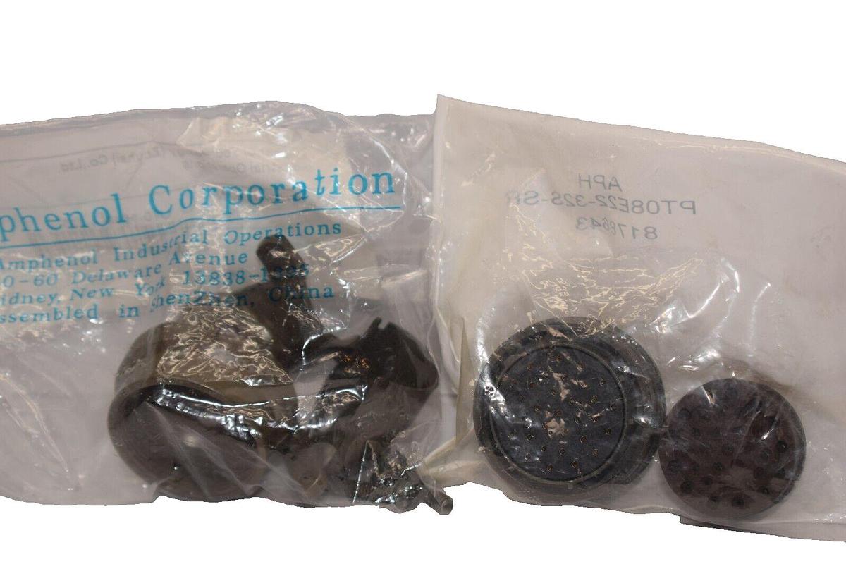 (NEW) AMPHENOL U10-184964-223 , PT08E22-32S-SR Rt Angle Male 36-Pin Connector