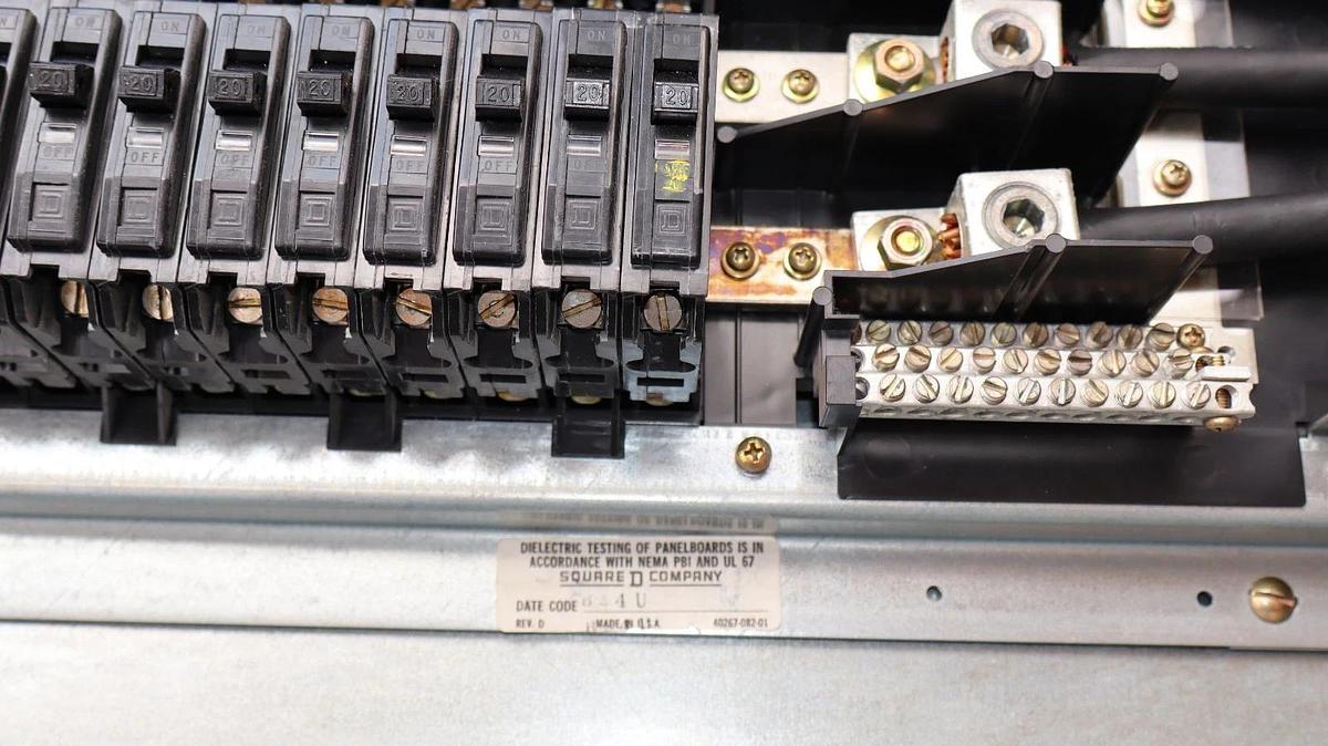 Used Square D Electric 225A Panelboard 225 A NQOD442L225CU NQODQ2 208y/120v 3ph 4w 42