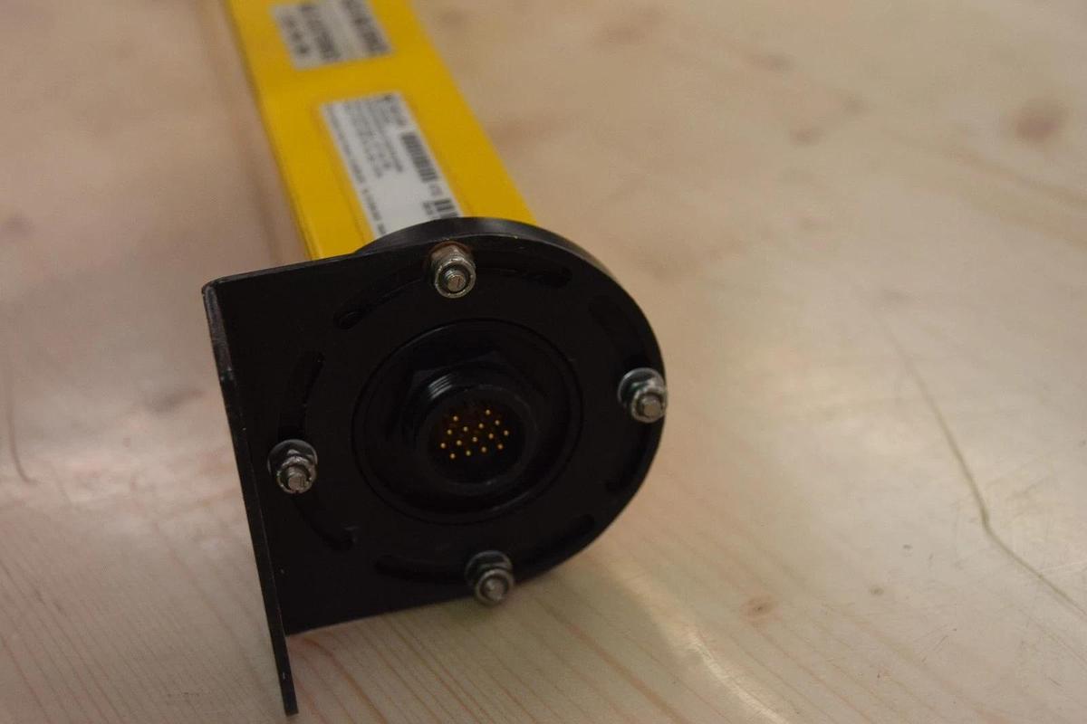 Used STI 42682-0240 MS4424BC 1-50' RANGE TRANSMITTER SAFETY LIGHT CURTAIN