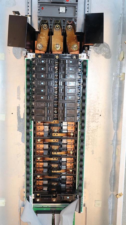 Used General Electric GE ASeries 400A Panelboard Panel AQF3424JBX 208y/120v 3ph 4w 42